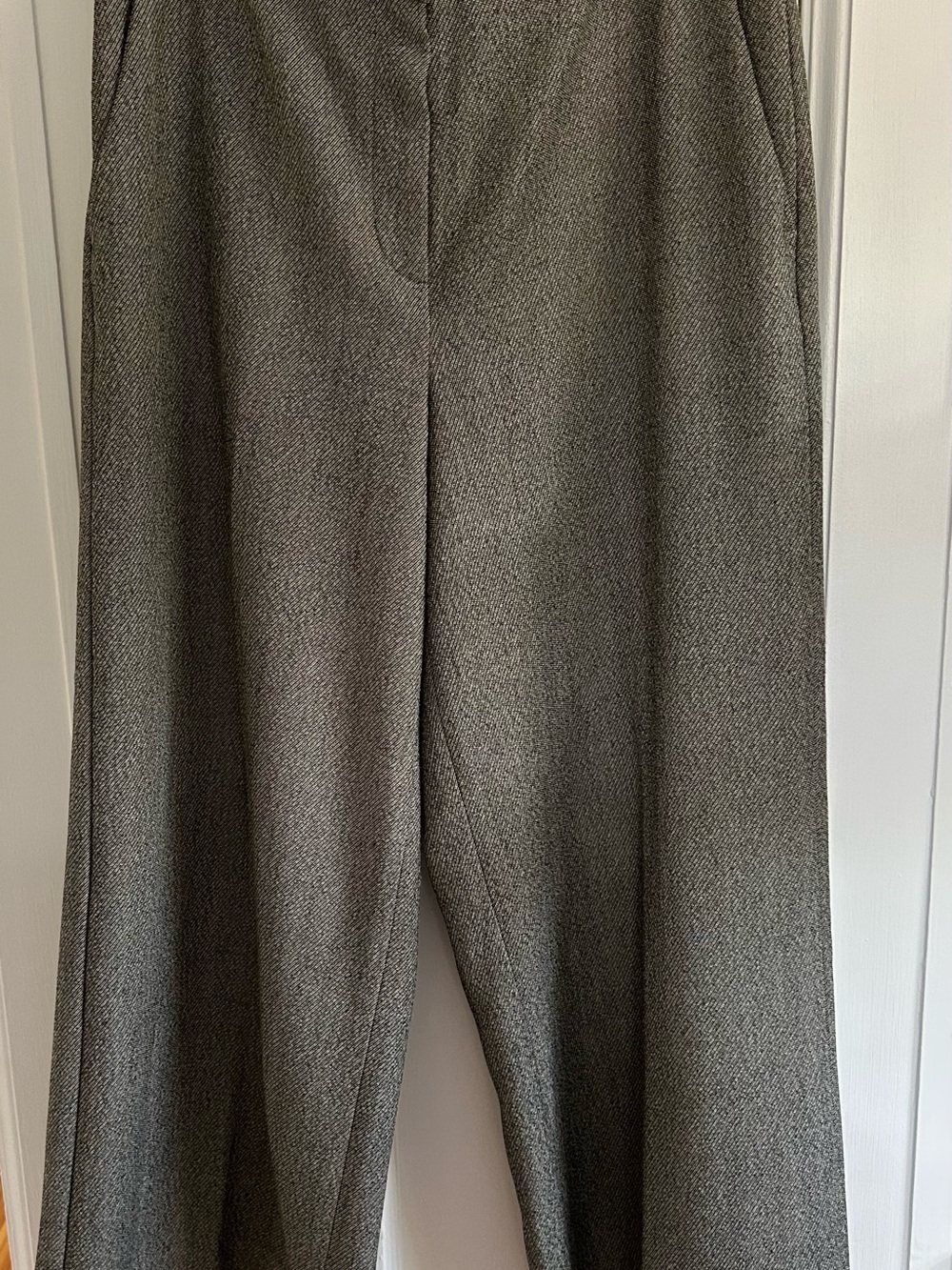 Ann Taylor Black and Cream wide-leg cropped pants